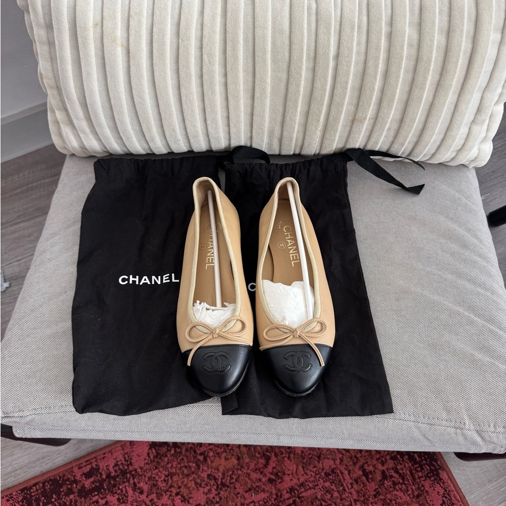 CHANEL ballet flats